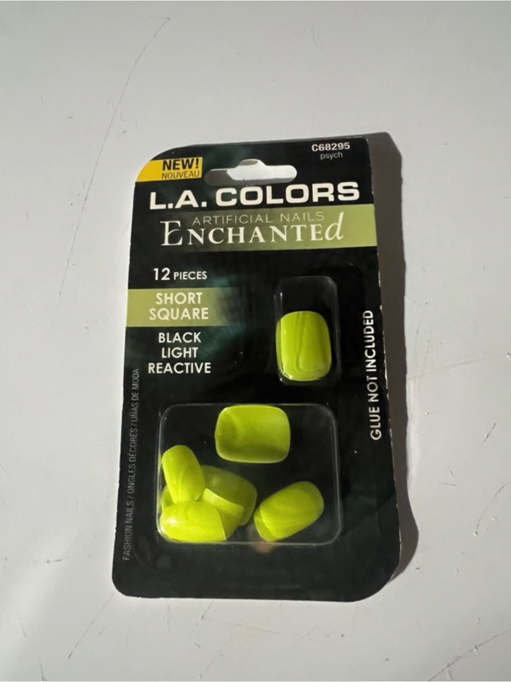 L.A. Colors Press-On Nails Short Square Green UV Reactive